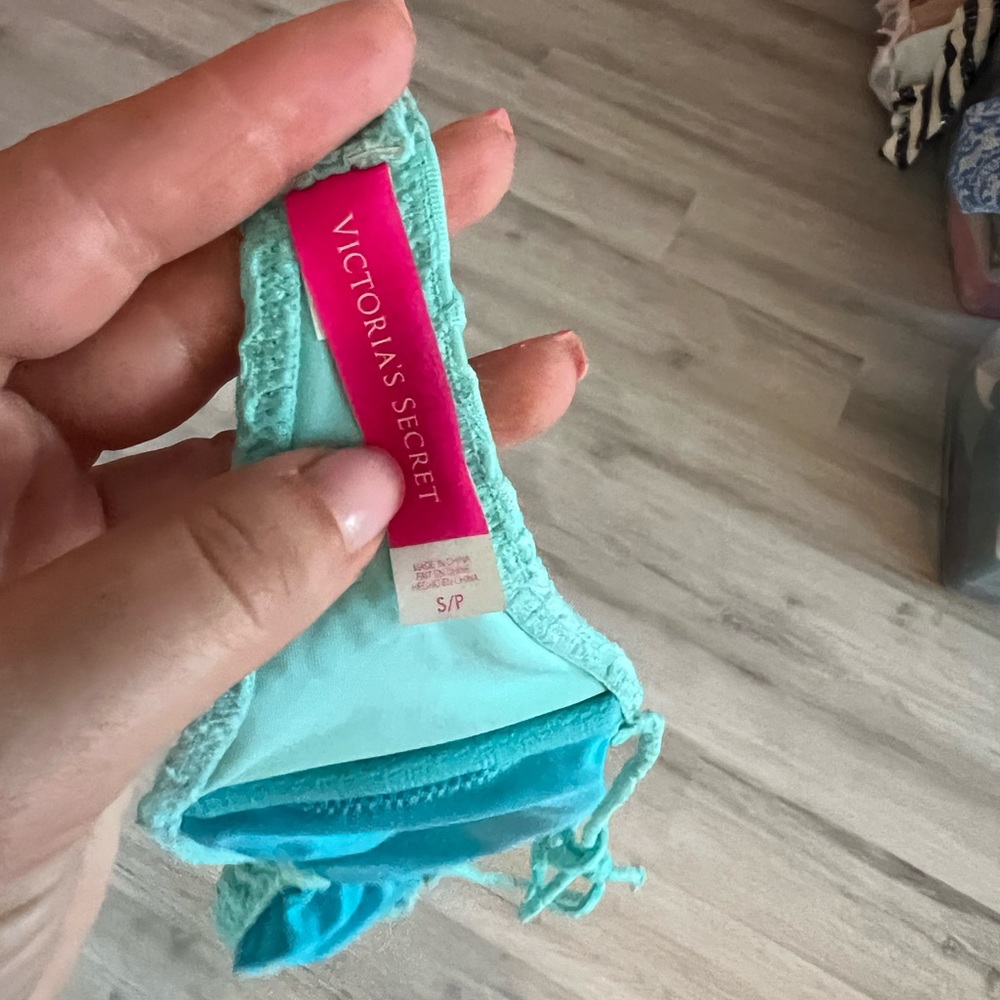 Victoria Secret swim top - Picture 2 of 3